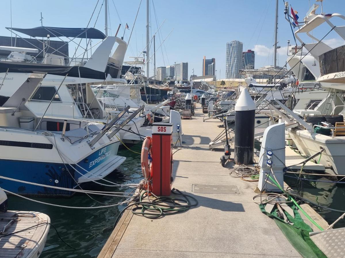Beautiful And Comfy Boat In Barcelona With Boat Tour Option Hotell Eksteriør bilde