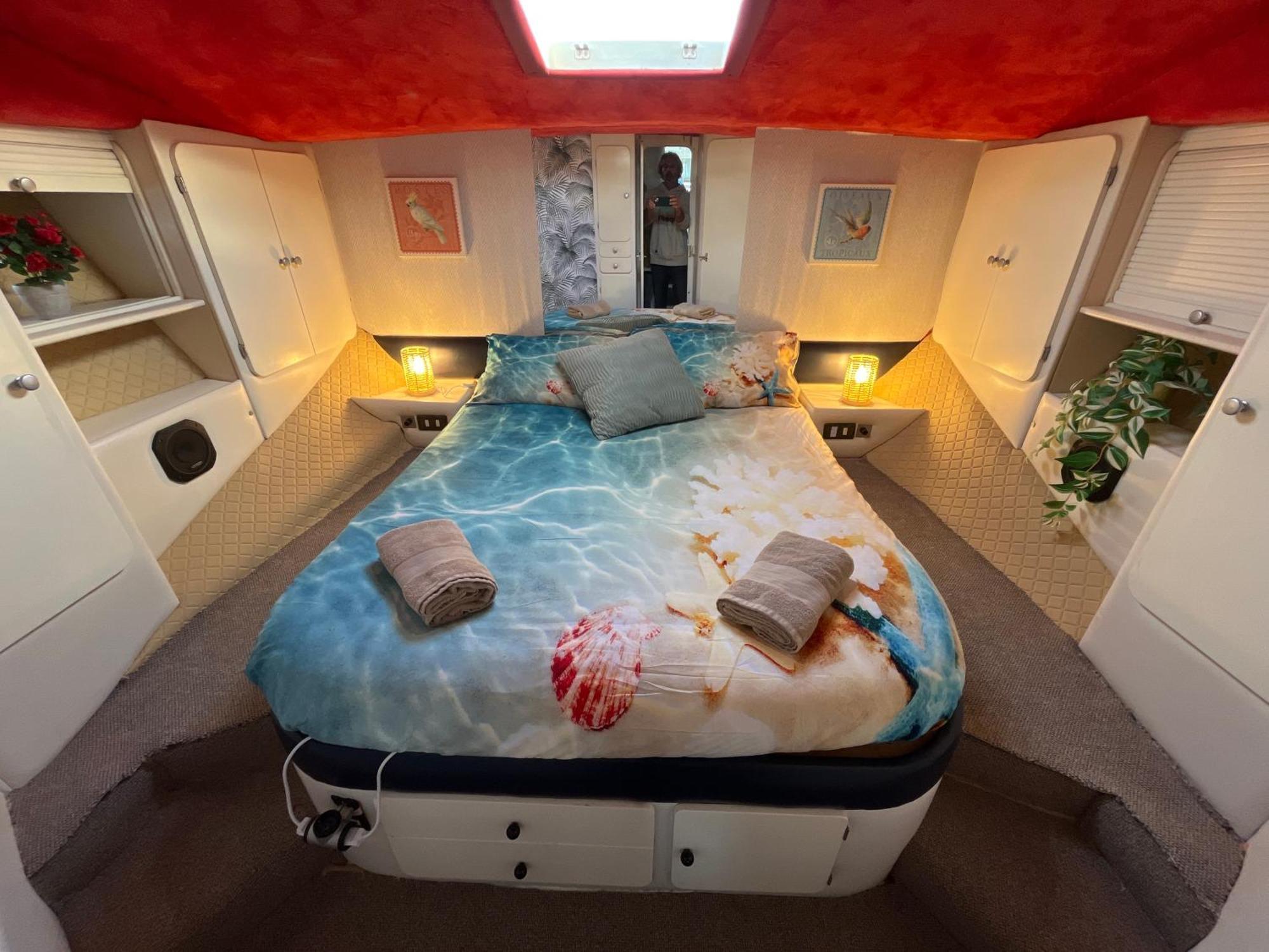 Beautiful And Comfy Boat In Barcelona With Boat Tour Option Hotell Eksteriør bilde